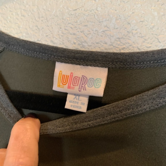 LuLaRoe Randy Tee - Picture 2 of 3